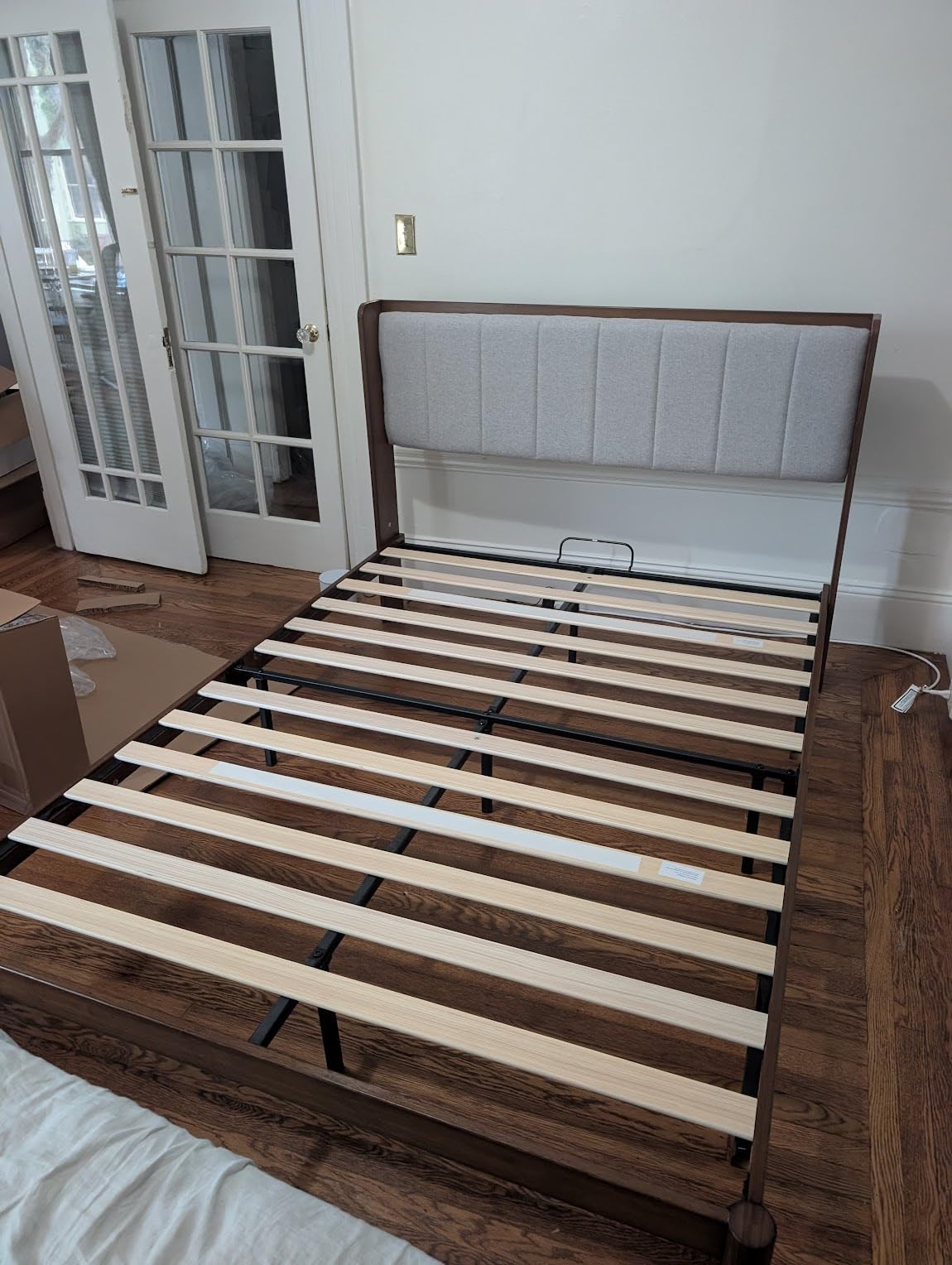 Zinus Jonas Bamboo Platform Bed Frame, Wingback Headboard, Mid-Century Modern Design, Plush Upholstered Comfort, Sustainable Bamboo, No Box Spring Needed, Queen customer photo 1