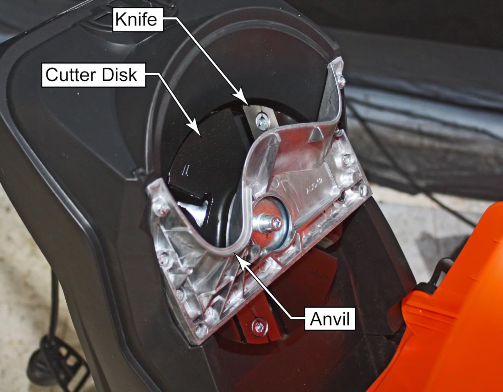 AIVOLT Electric Wood Chipper, 15-Amp Chipper Shredder, 1.8