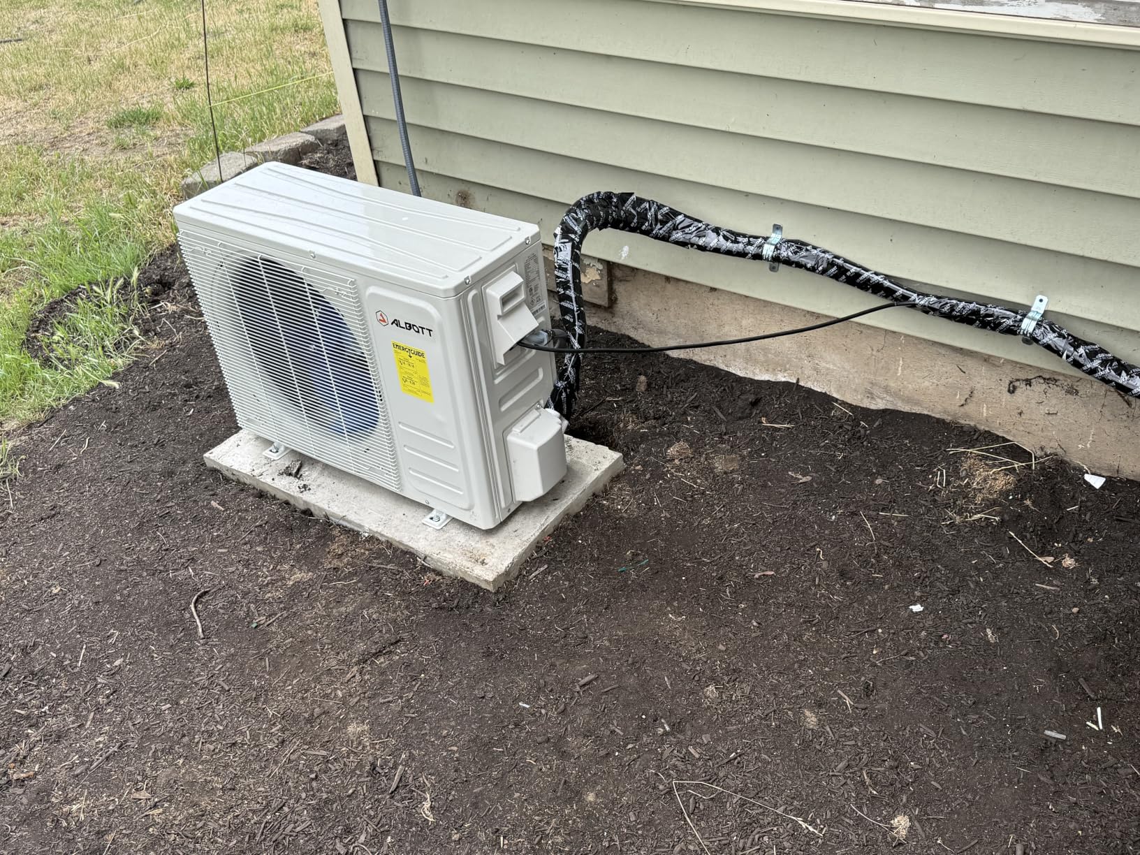 Albott 12,000 BTU Mini Split Air Conditioner and Heater SEER2 18, 115V customer photo 2