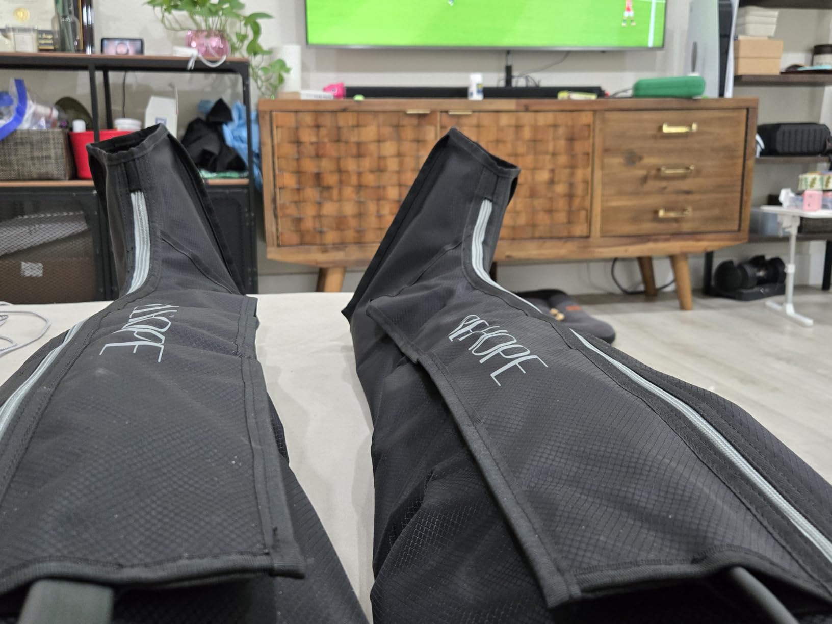 Leg Compression Massager for Circulation and Pain Relief, Full Leg 5-Zone Compression Boots with 10 Air Chambers, 12 Levels, Foot and Leg Massager for Muscle Recovery for Athletes, Black customer photo 2