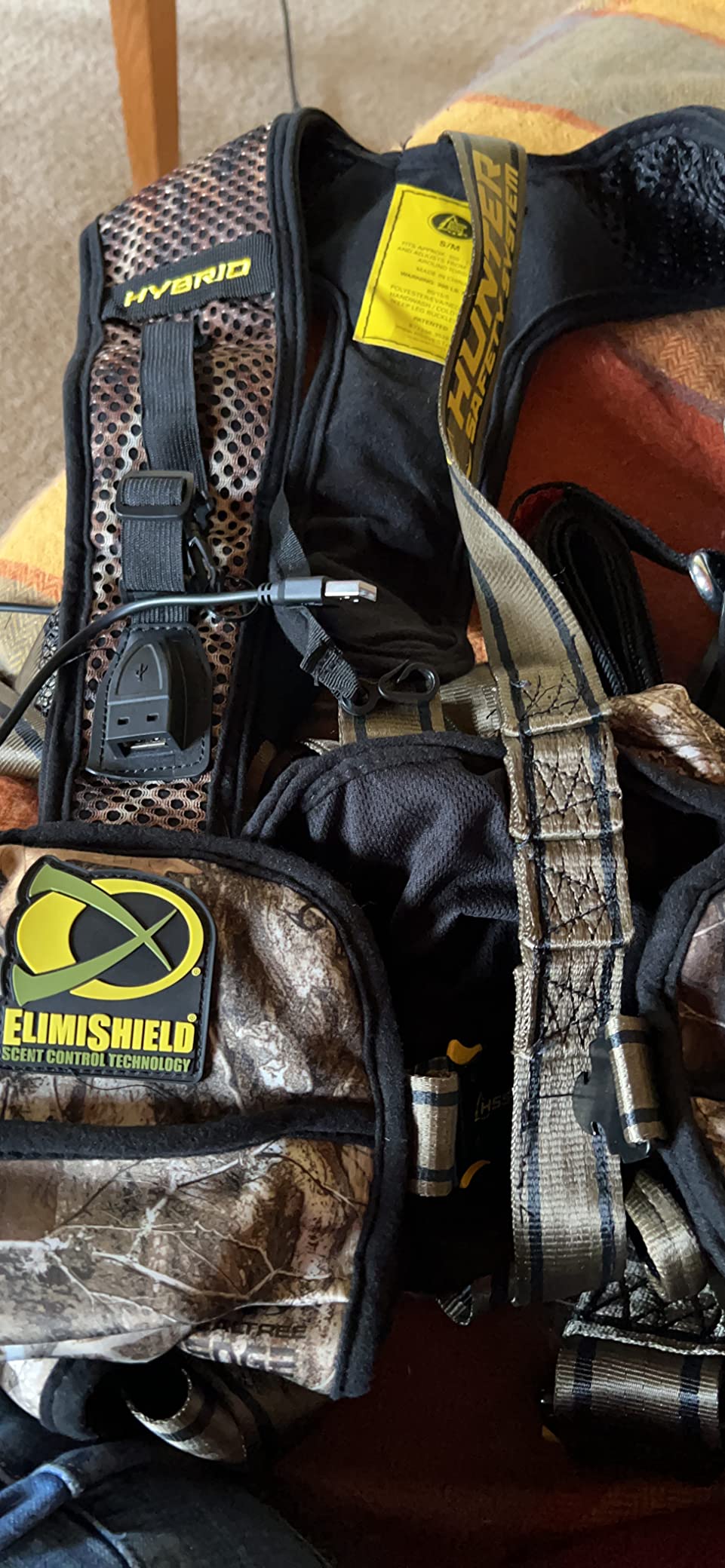 Hunter Safety System Hybrid Harness: Lightweight Tree Stand Safety Harness with Slim Vest Design, Six Pockets & Bino Straps customer photo 2