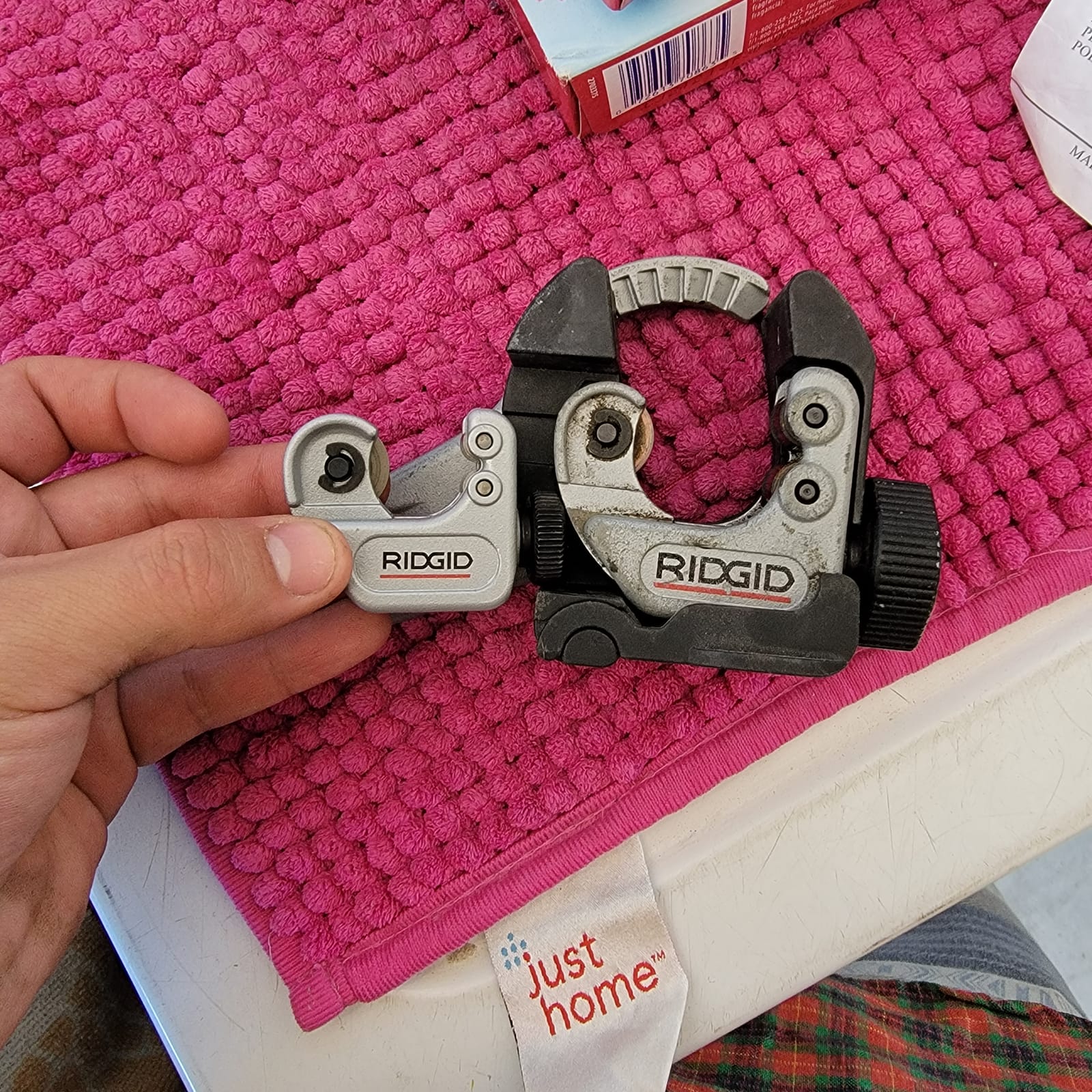 RIDGID 32975 Model 103 Close Quarters Compact Tubing Cutter, 1/8-inch to 5/8-inch Mini customer photo 1