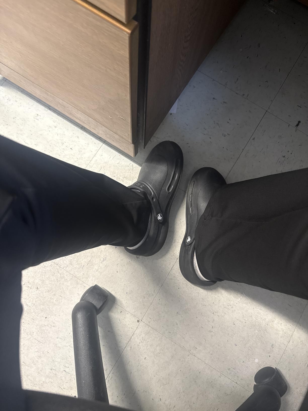 Crocs Unisex-Adult Bistro Work Clogs, Enclosed Toe, Slip Resistant Shoes | All Day Comfort at Work, Slip Resistant, Healthcare, Hospitality, Food Service Workers, Easy to Wipe Clean, ASTM Certified customer photo 2