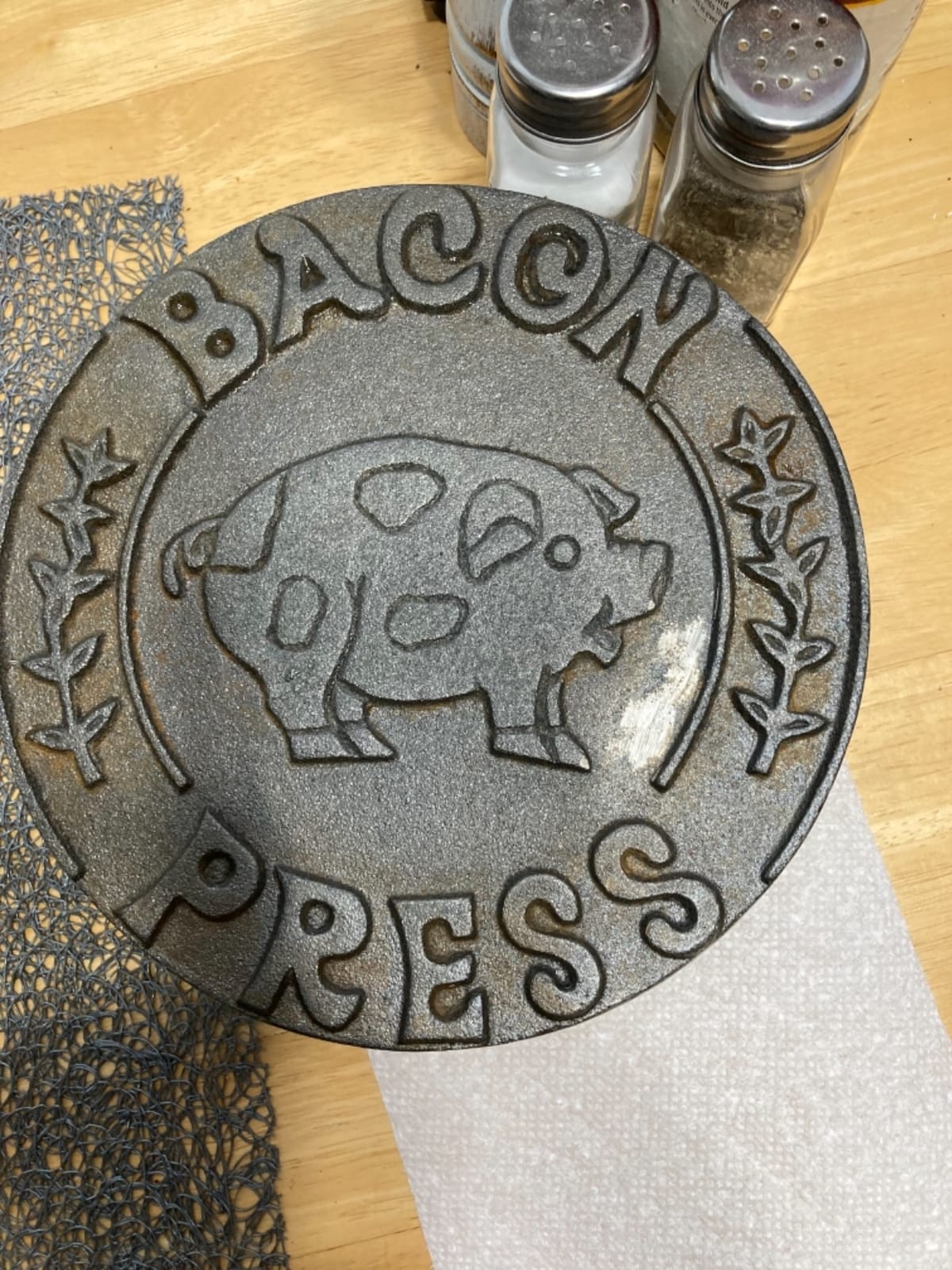 HIC Kitchen Bacon Press, Heavyweight Cast Iron, Rectangular With Wood Handle, For Stovetop Grill And Griddle customer photo 1