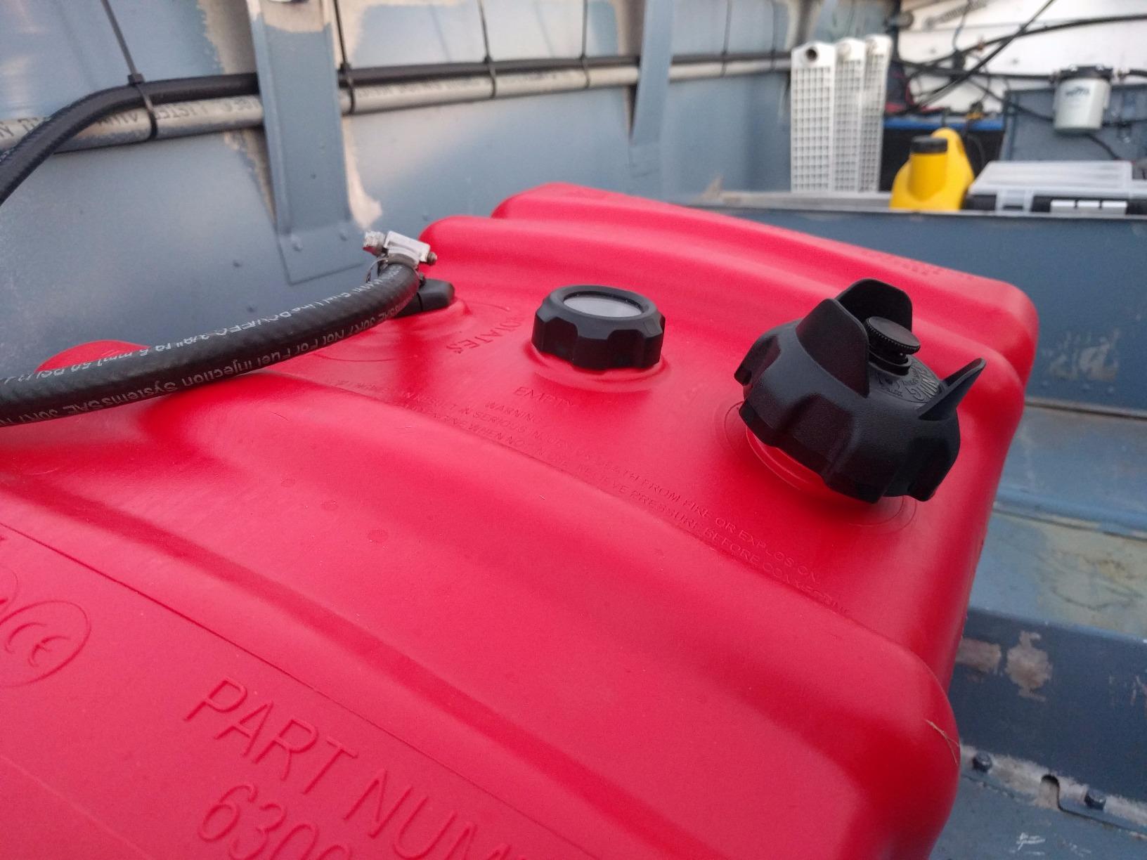 Moeller Portable Fuel Tanks, Sight Gauge, Seamless, EPA Compliant customer photo 1