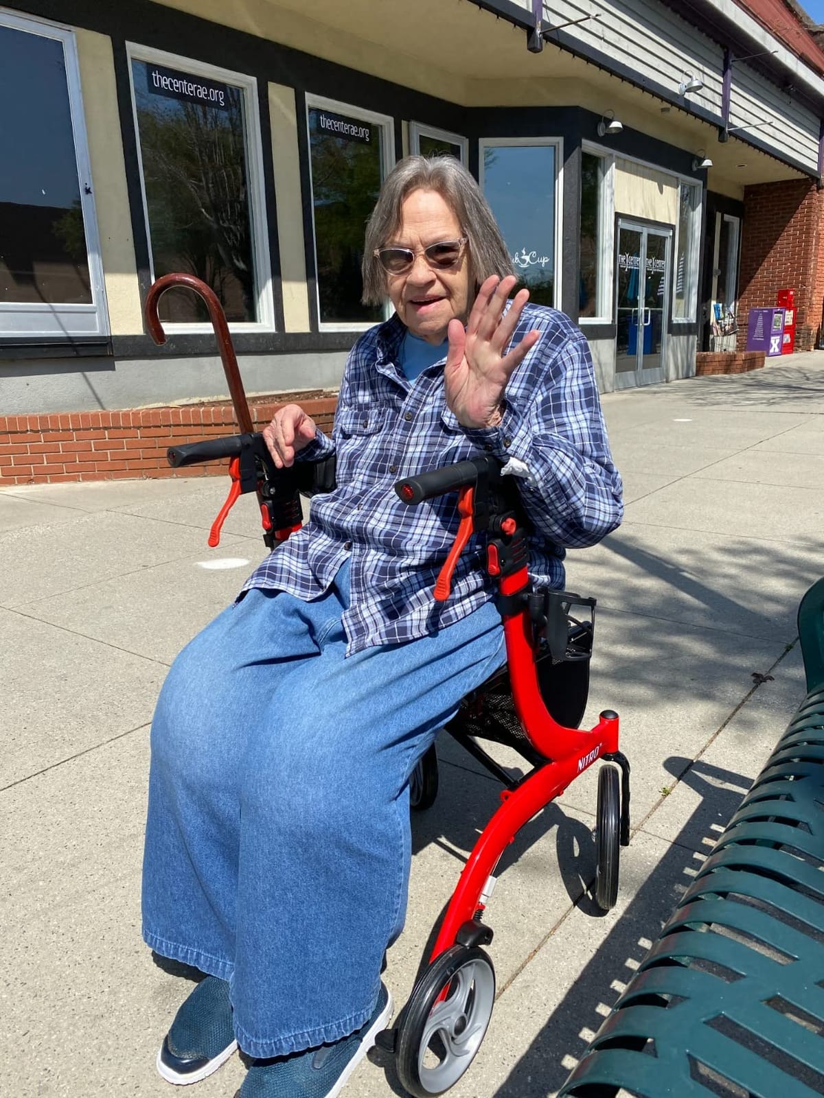 Drive Medical RTL10266 Nitro Euro-Style 4-Wheel Rollator with Seat, Red customer photo 2