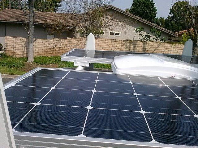 Renogy 200 Watt 12 Volt Monocrystalline Solar Panel Starter Kit with 2 Pcs 100W Solar Panel and 30A PWM Charge Controller for RV, Boats, Trailer, Camper, Marine,Off-Grid System customer photo 1