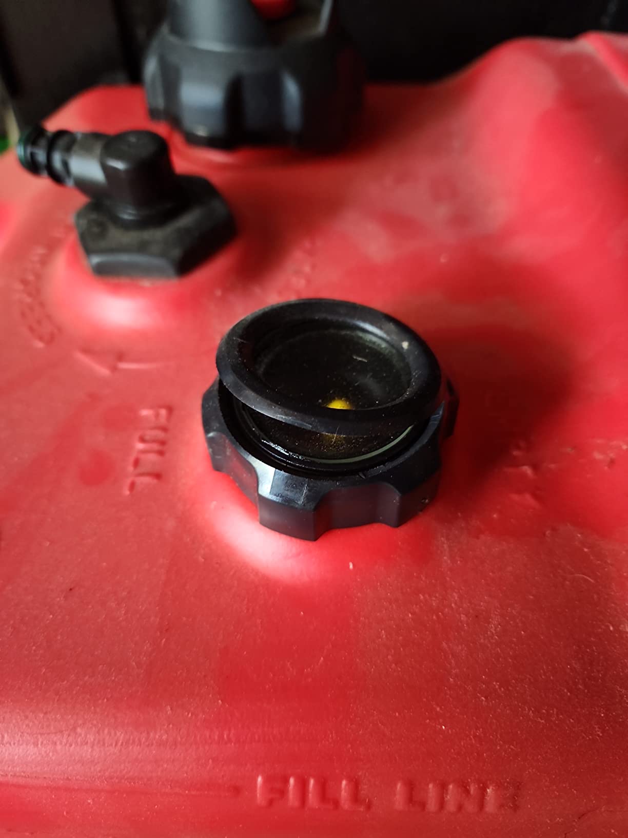 Moeller Marine EPA- Compliant Topside Fuel Tank - 6 Gallons, Low Profile, Model# 620049LP customer photo 2