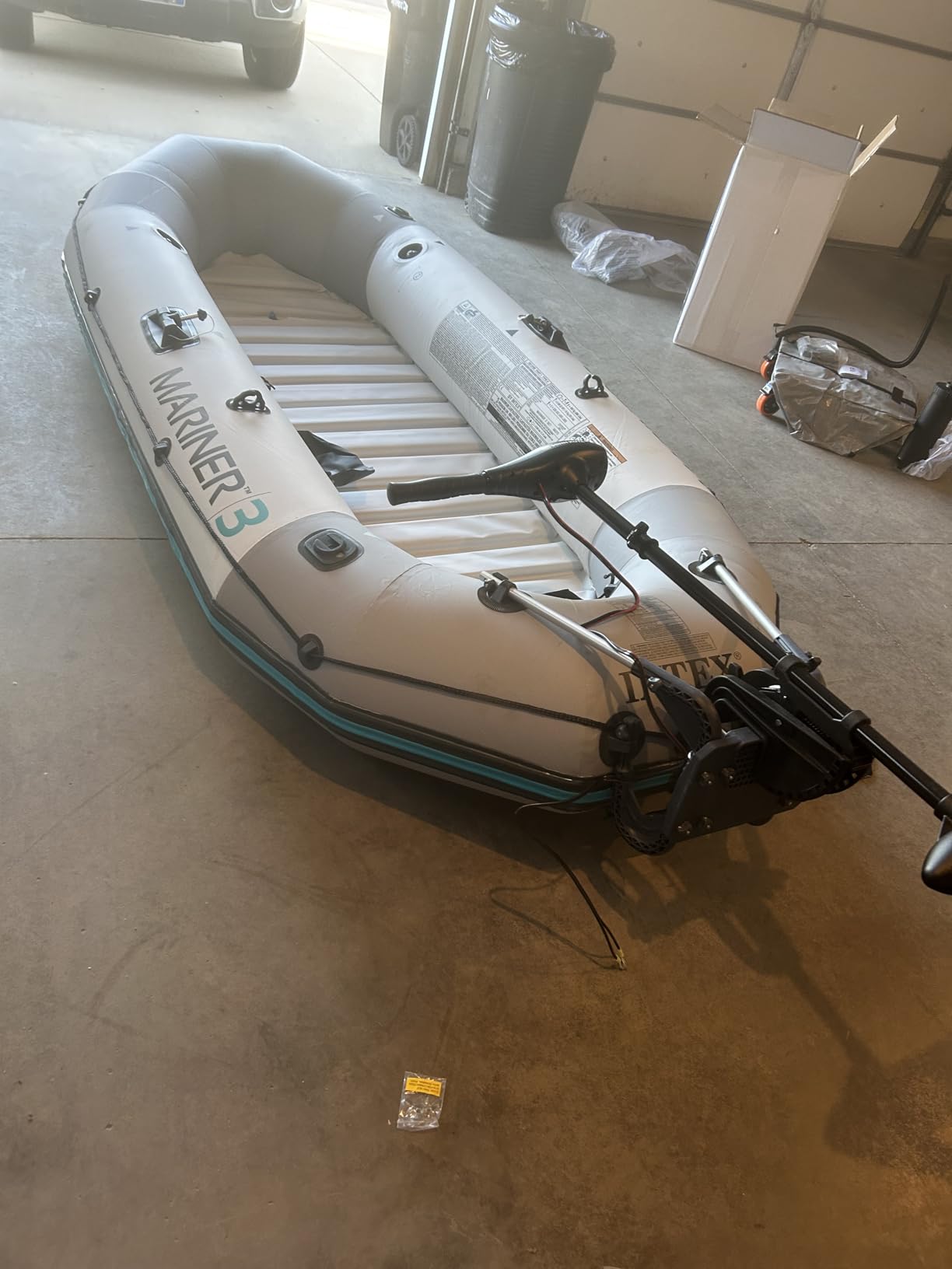INTEX Mariner Inflatable Boat Series: Includes Deluxe Boat Oars and High-Output Pump - SuperTough PVC - Wear-Resistant Keel - Removable Fishing Rod Holders - Heavy Duty Grab Handle customer photo 1