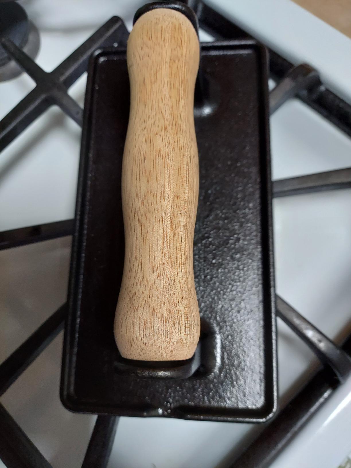 Victoria Cast Iron Panini Press, Burger Press, Bacon Press, Grill Press, Seasoned with 100% Kosher Certified Non-GMO Flaxseed Oil, Model Number: GAD-025 customer photo 2