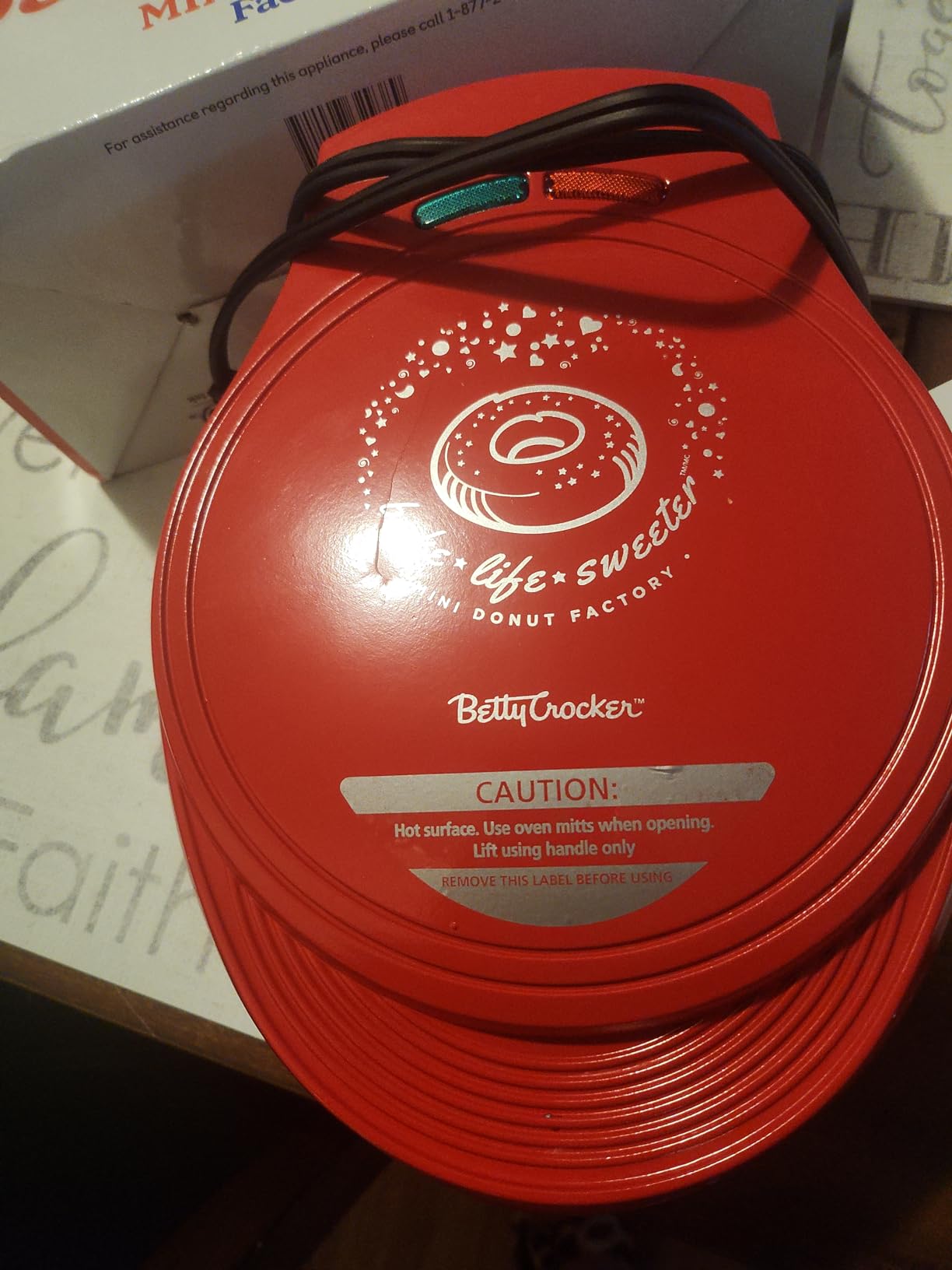 Betty Crocker Mini Donut Maker, 1000 Watts, BC-2938CO, Red customer photo 1