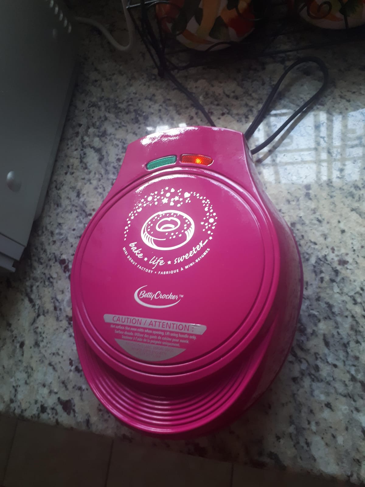 Betty Crocker Mini Donut Maker, 1000 Watts, BC-2938CO, Red customer photo 2