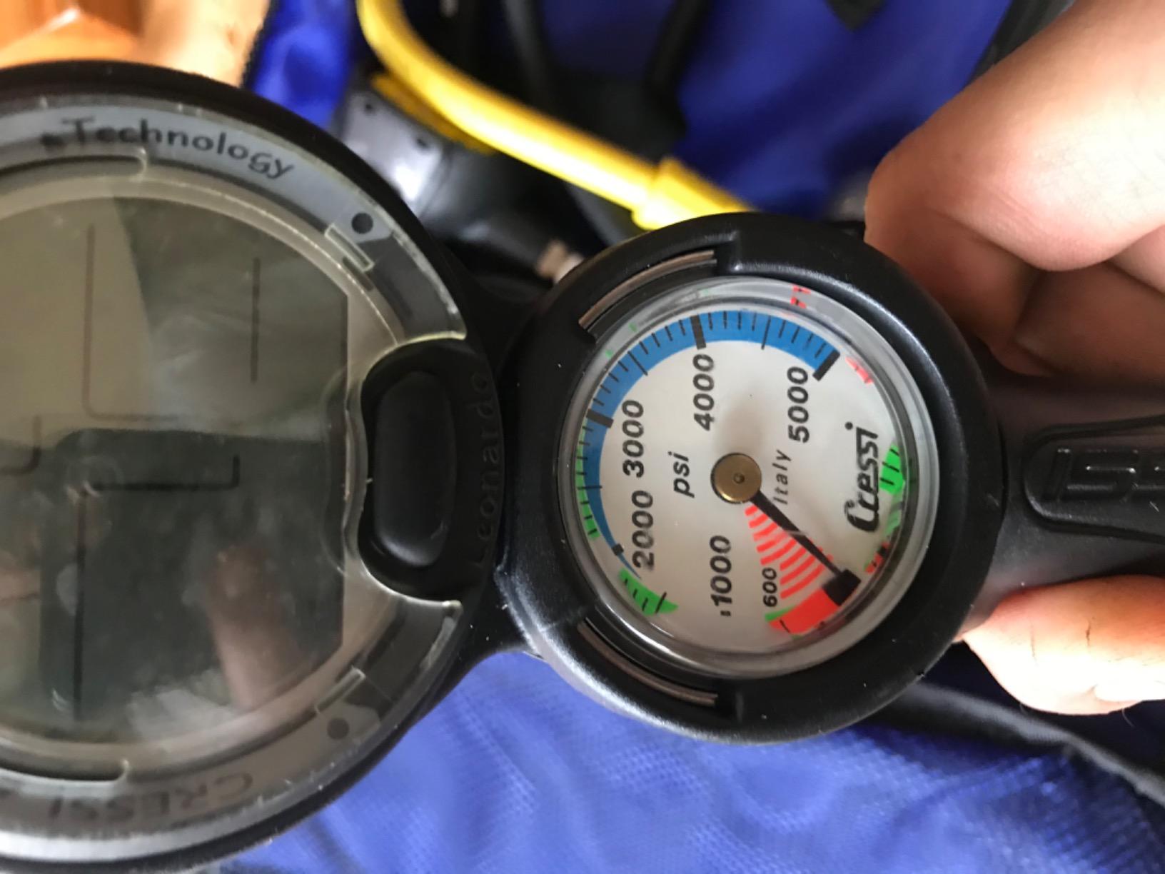Cressi Essential Scuba Diving Gear Package Complete with R1 BCD - Donatello C2 Dive Computer - AC2 Compact Regulator Set Fully Assembled customer photo 2