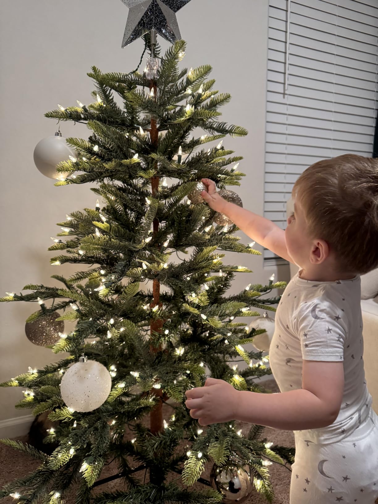 Puleo International 7.5ft Pre-Lit Aspen Fir Artificial Christmas Tree with 700 Clear Lights, 1319 Realistic Dense Branch Tips customer photo 1