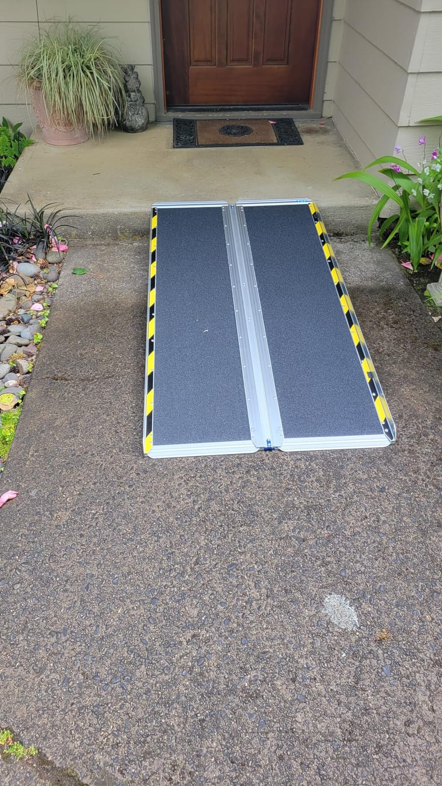 Ruedamann 3 Ft Portable Wheelchair Ramp, Sturdy Non-Slip Aluminum Lightweight Scooter Ramp Upgraded Hinge, Folding Wheelchair Ramps for Doorways, Ramps for Wheelchairs for Home Steps, Porch, Scooters customer photo 2