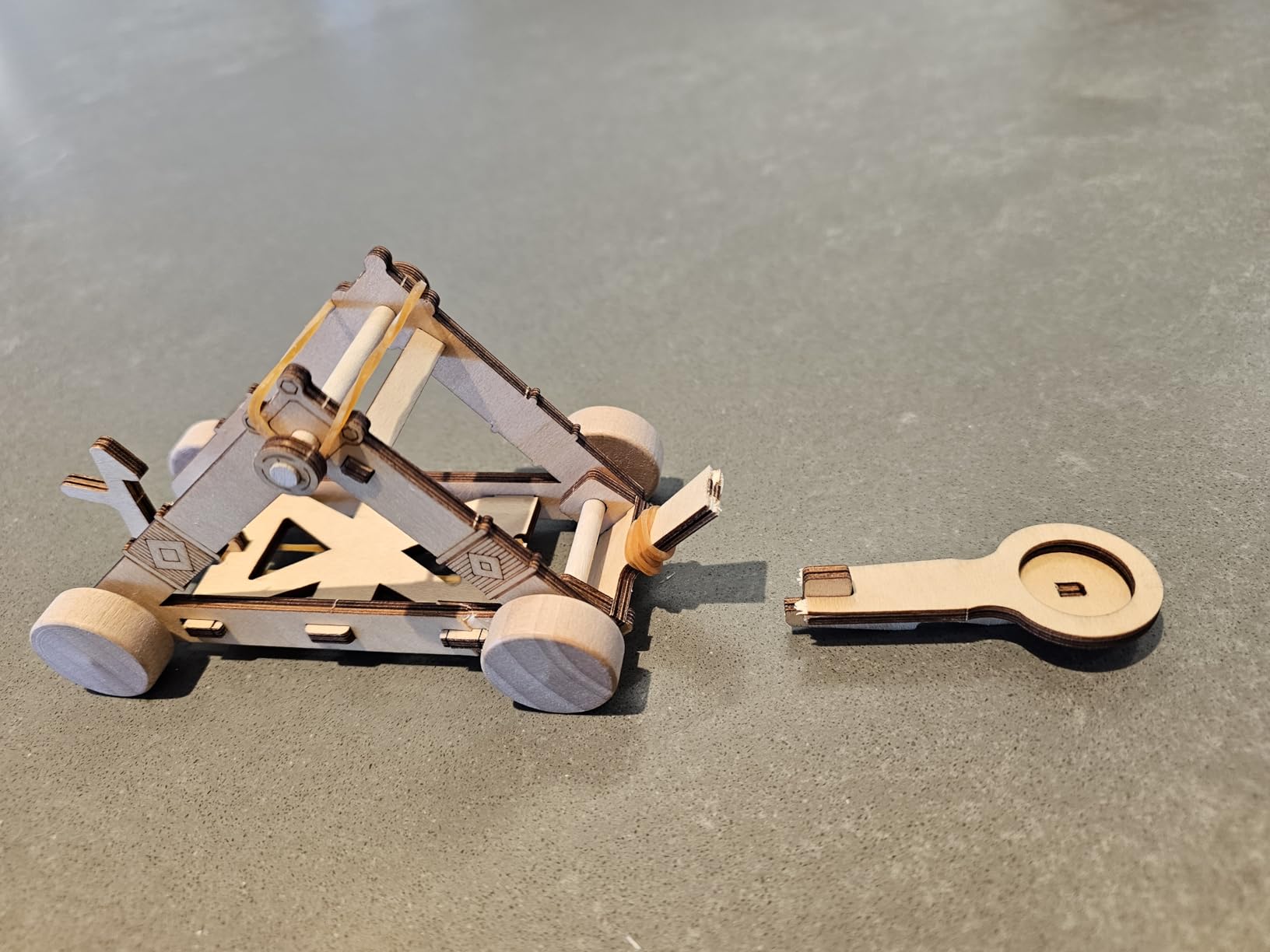 National Geographic Da Vinci Catapult Wood Building STEM Kit for Kids, Build a Working Catapult, Wooden 3D Puzzle, Engineering Model customer photo 2