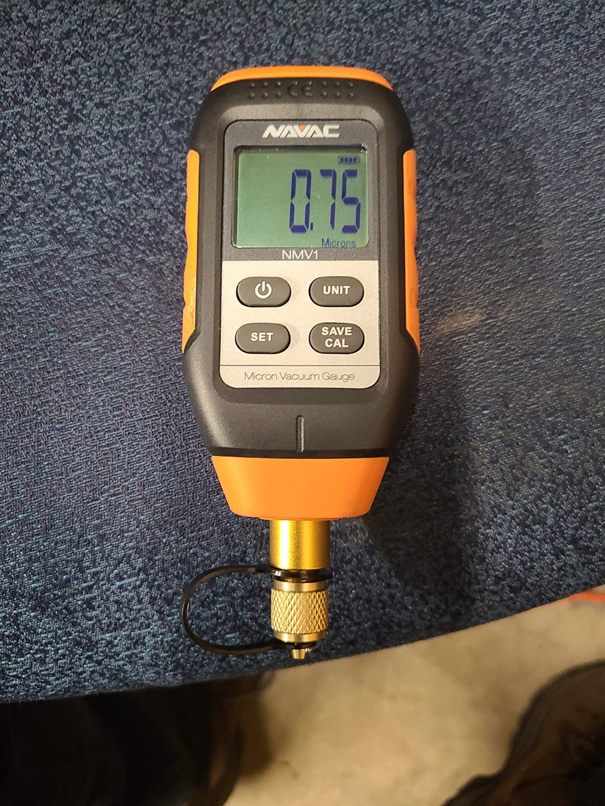 NAVAC NMV1 Micron Vacuum Gauge - Backlit Display, Leak & Level Alerts | Digital HVAC vacuum gauge provides micron readings with a large backlit display, level alarm and leakage warnings customer photo 2