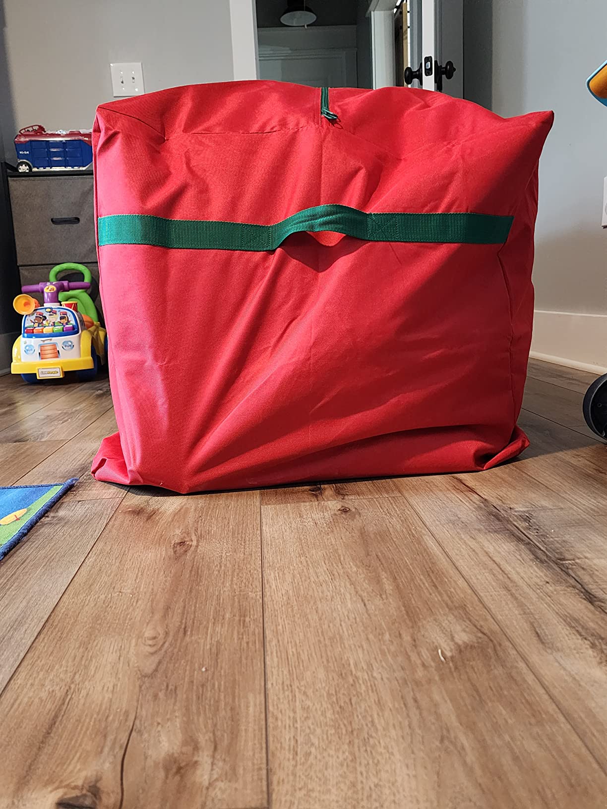 HOLDN' STORAGE Christmas Tree Bag Heavy Duty 600D Oxford - Christmas Tree Bags Storage Fits Up To 9Ft, Extra Wide, Waterproof Storage Bags with Reinforced Handles & Zipper - Red customer photo 2