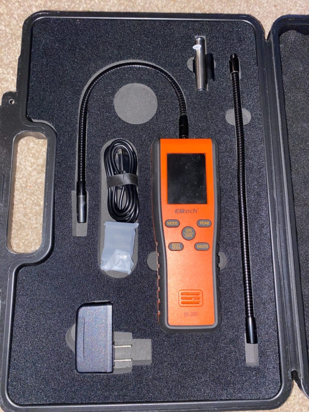 Elitech Refrigerant Leak Detector, Infrared & Heated Diode Sensors in 1 Unit, HVAC Halogen Gas Sniffer, Anti-Interference, IR-200 customer photo 1