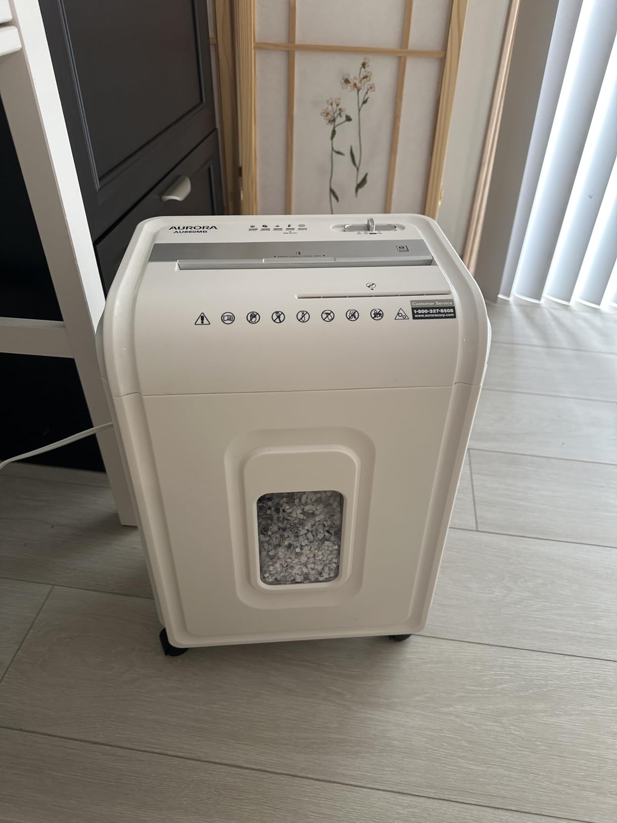 Aurora High-Security 8-Sheet Micro-Cut Paper, CD/DVD and Credit Card Shredder, White/Gray customer photo 2