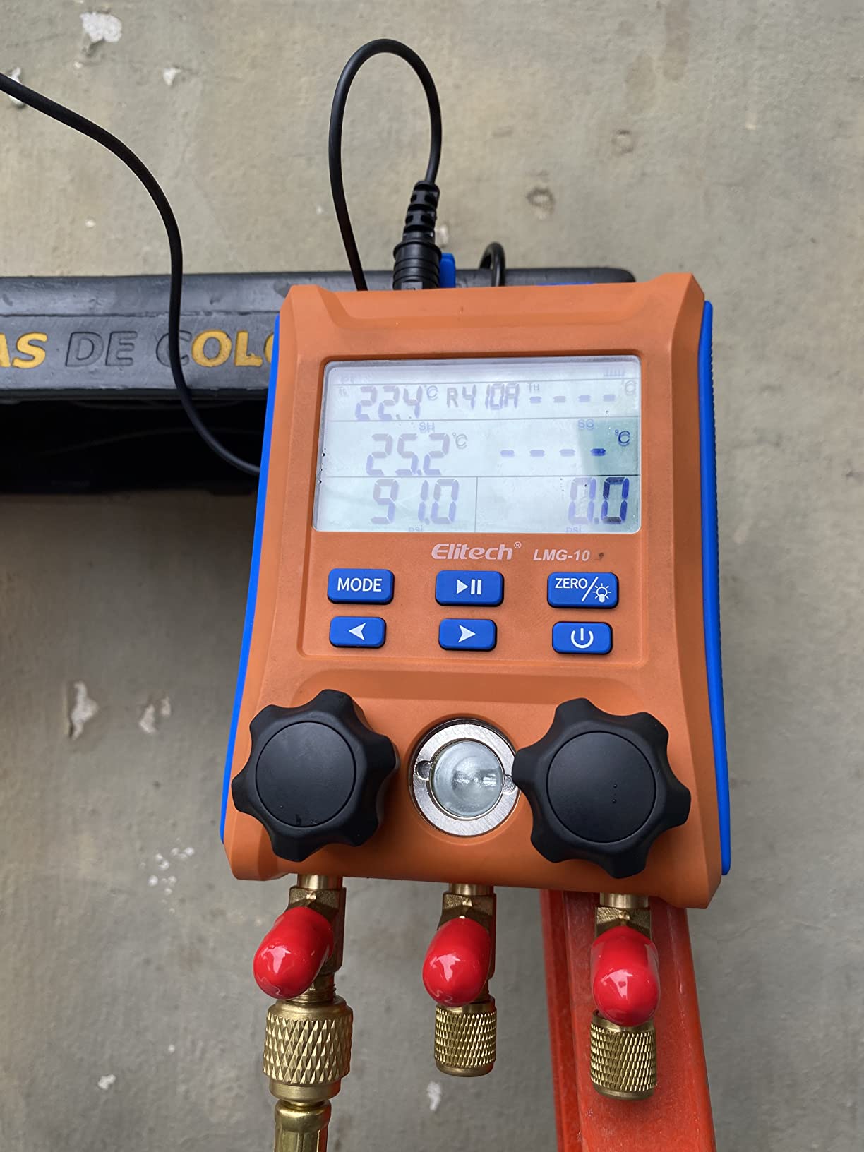 Elitech LMG-10 2-Way HVAC Manifold with Wired Temp Clamps | Wired reliability, Instant dual-temp reading, Rugged field-use design customer photo 1