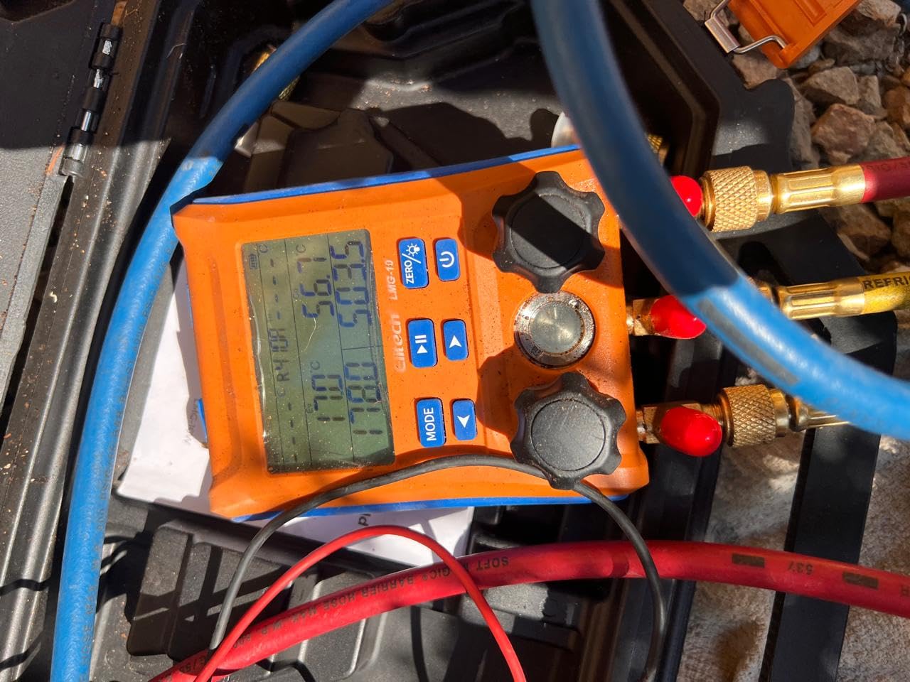 Elitech LMG-10 2-Way HVAC Manifold with Wired Temp Clamps | Wired reliability, Instant dual-temp reading, Rugged field-use design customer photo 2