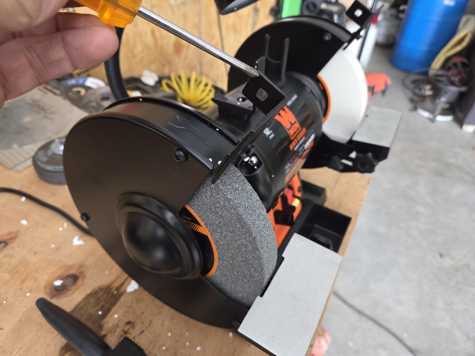 WEN BG4280 5-Amp 8-Inch Variable Speed Bench Grinder with Flexible Work Light, Black/Orange customer photo 1