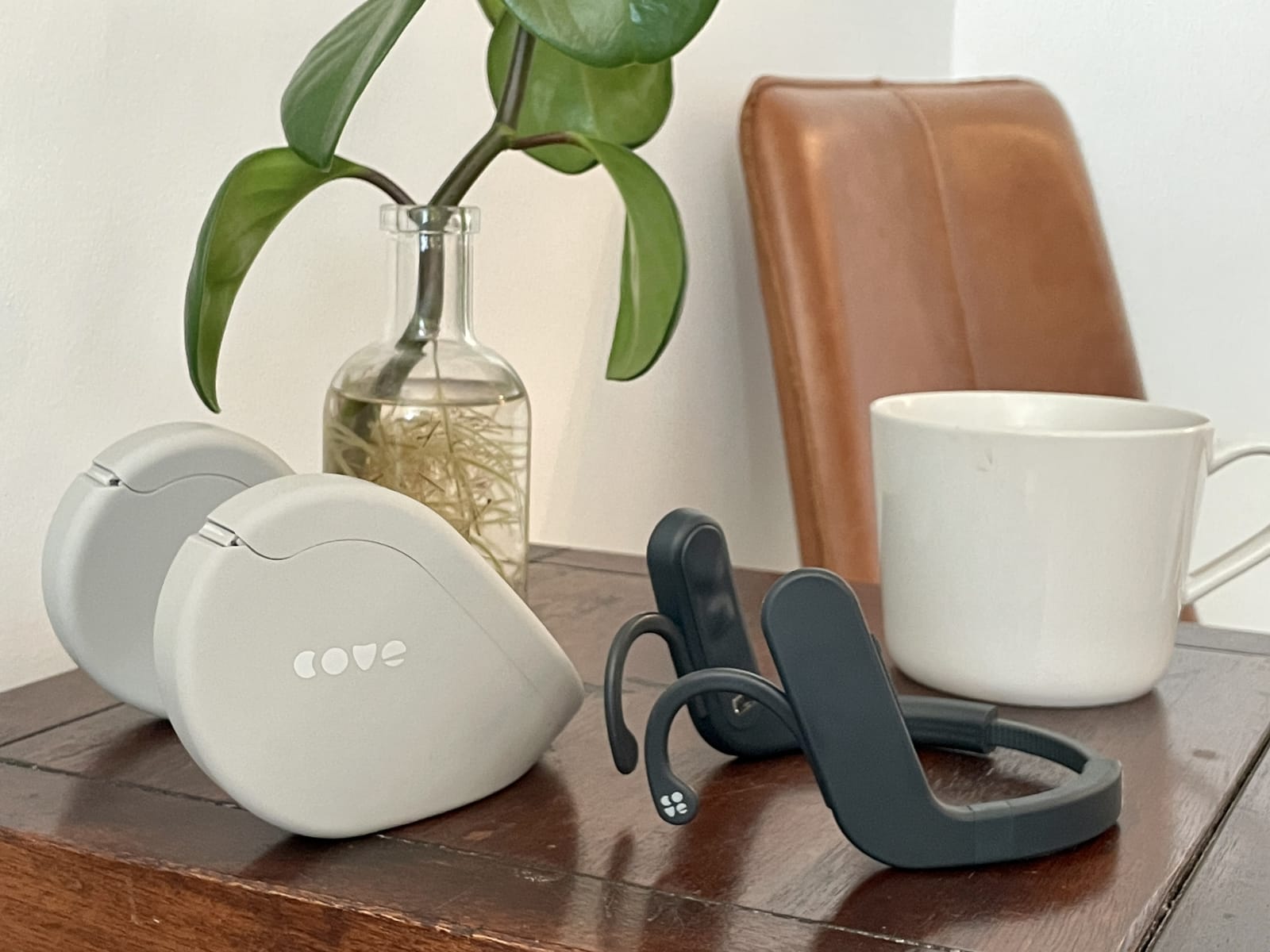 COVE - Wearable Device to Improve Sleep, Relieve Stress/Anxiousness & Improve Mental Performance. Comes with prepaid 12-Month Membership. AI-Based biometric Feedback After Each Session. customer photo 1