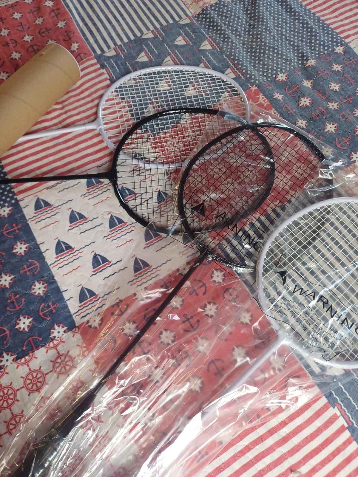 AboveGenius Lightweight Badminton Set, 4 Rackets with 6 Nylon Birdies customer photo 1