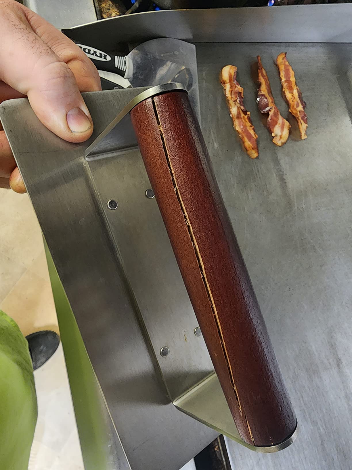 HULISEN 9-Inch Bacon Press, 1.86 lb Stainless Steel Burger Smasher, Wood Handle, Long Rectangular Flat Edge, Reduce Bacon Curling, Easy Cleanup, Griddle Accessories customer photo 2