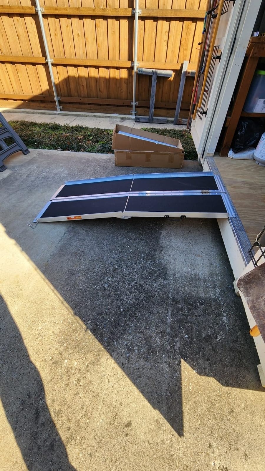 FACHNUO 2FT Portable Wheelchair Ramp for Home Steps, Non-Skid Aluminum Ramp | 800LBS Capacity, with Handle,Applicable 2-6