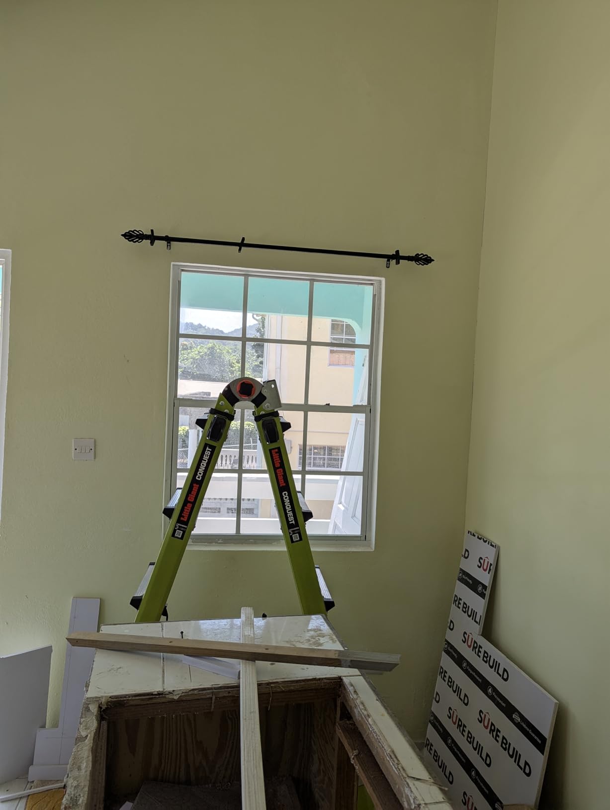 Little Giant Conquest 2.0, 18 ft Multi-Position Ladder, 17117-001 | Extension Stepladder, Non-Conductive Hi-Viz Green Fiberglass, 90-Degree, Trestle Modes, Tip & Glide Wheels, 300 lbs Type IA customer photo 1