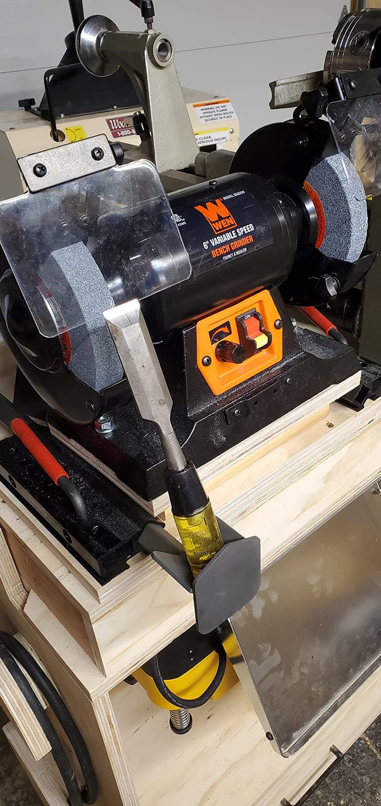 WEN BG625V 2.5-Amp 6-Inch Variable Speed Bench Grinder with Flexible Work Light, Black customer photo 2