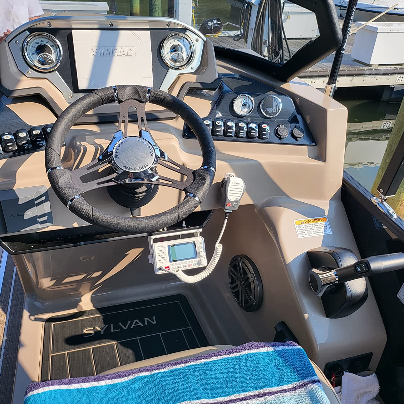 Uniden UM725G Marine VHF Radio, All USA, Canada, and Intl. Marine Channels, 1Watt/25Watt Transmit Power, Largest LCD Screen in Class, NOAA Weather Channels w/Alerts, Speaker Mic, GPS Built-in. customer photo 1
