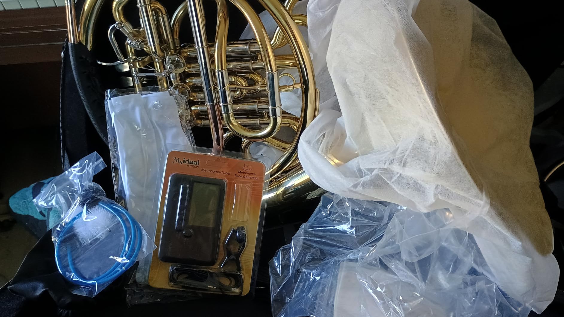 Double French Horn (Fb/Bb) 4 Keys Gold Lacquer - Intermediate Brass Instrument with Case, Mouthpiece and Cleaning Kit - Complete Accessory Kit for Concert Band and Solo Performance customer photo 1