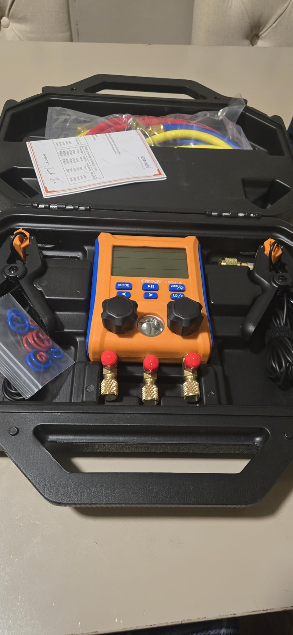 Elitech LMG-10W Wireless HVAC Manifold with Data Logging | Bluetooth remote monitoring, Mobile app integration, Refrigerant Hoses, Temperature Clamps customer photo 1