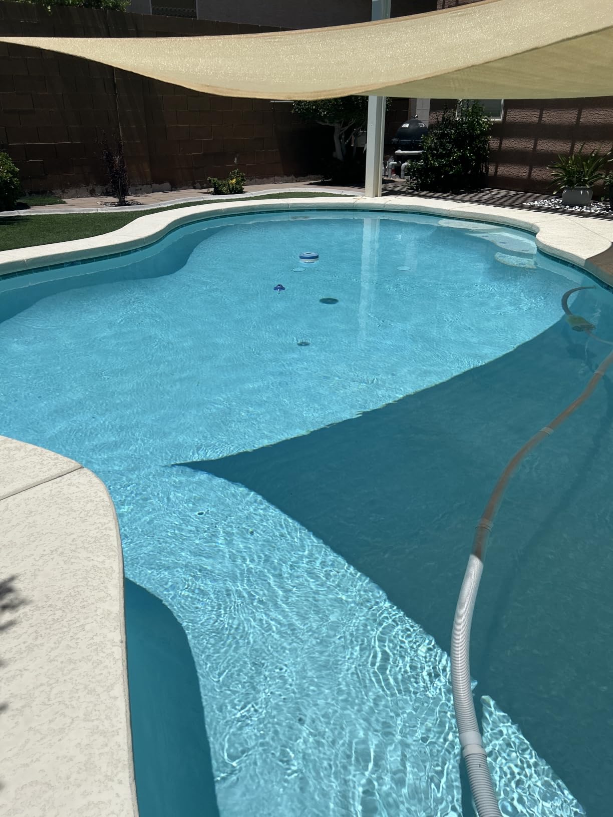 VINGLI 12Mil Solar Pool Cover, Rectangle Solar Blanket-Heavy Duty Solar Pool Cover for Above Ground Pool-Pool Solar Cover for Inground Pool (Blue, 18'x36' Rectangular) customer photo 1