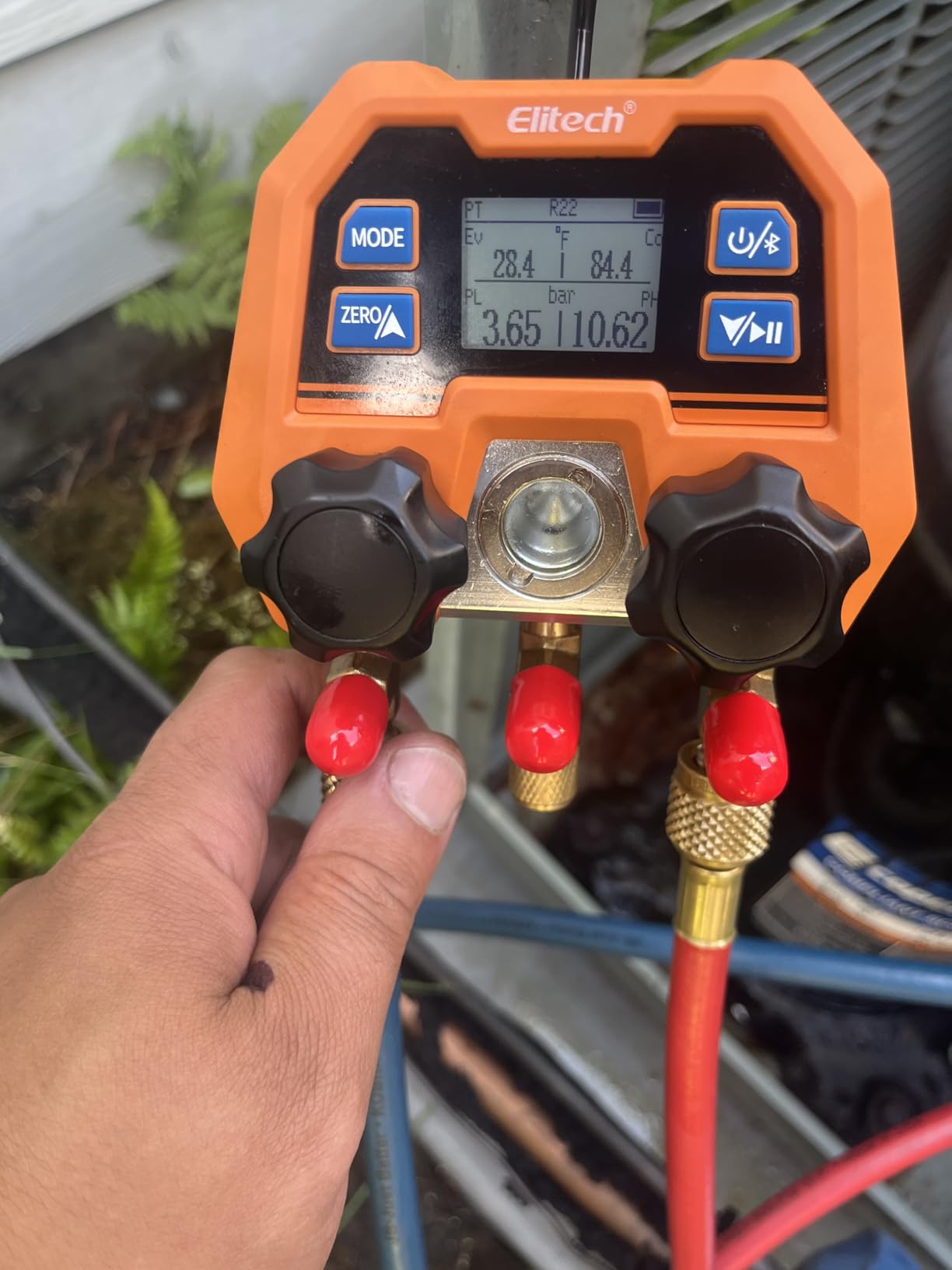 Elitech Digital Manifold Gauge DMG-4B, HVAC Refrigerant Gauge with Bluetooth | Supports R410A R134A R22, 140+ Refrigerants, PT Mode, ±1% FS Accuracy, Bluetooth App, 800 psi Range customer photo 1