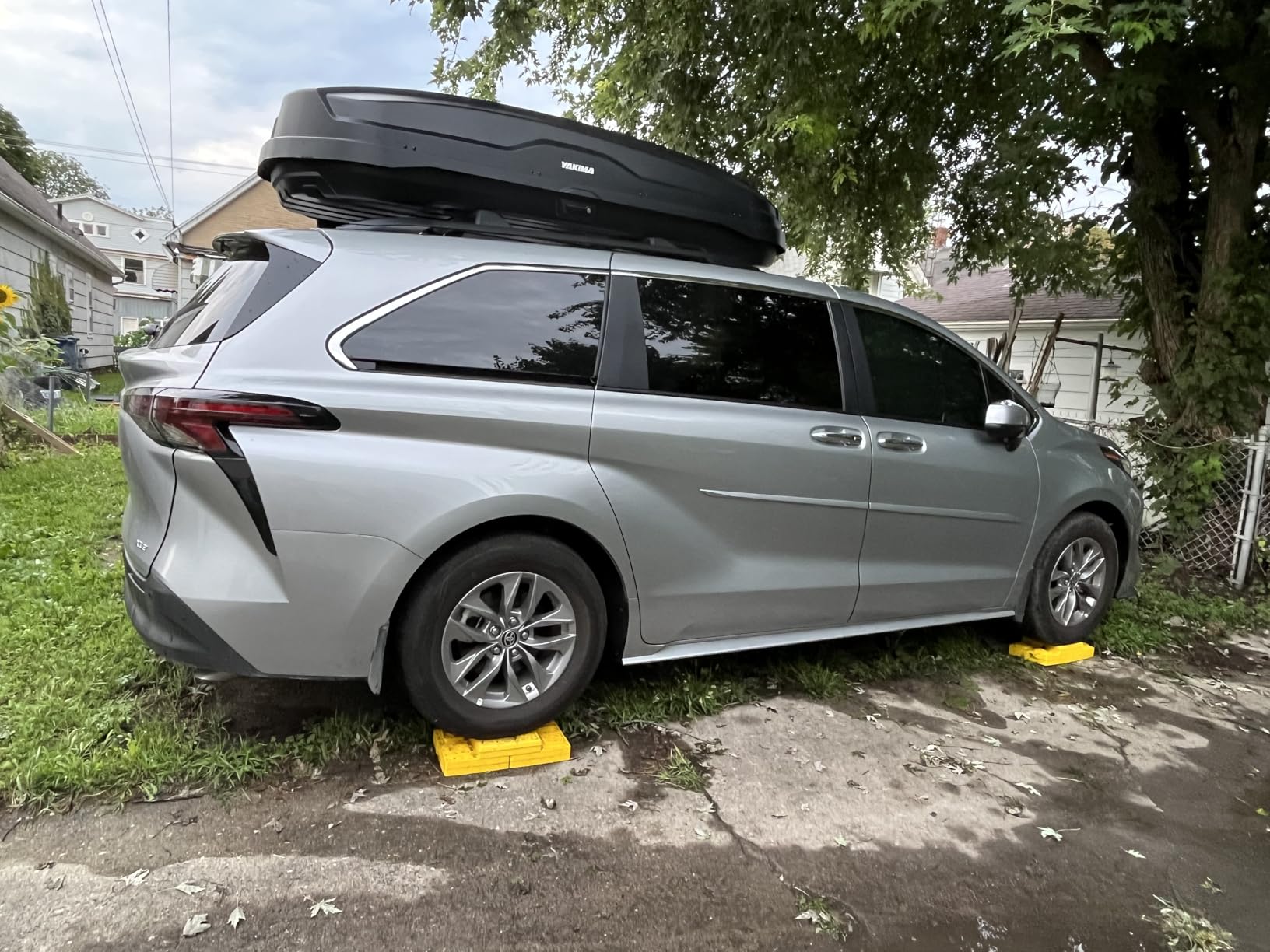 OULEME 12-Pack RV Leveling Blocks, Stackable Camper Trailer Leveler, Yellow | 10 Blocks, 2 Caps, Interlocking 8.5 x 8.5 x 1.5 inch Jack Pad, With Carrying Bag, Anti-UV HDPE, for Camper Travel Trailer customer photo 2