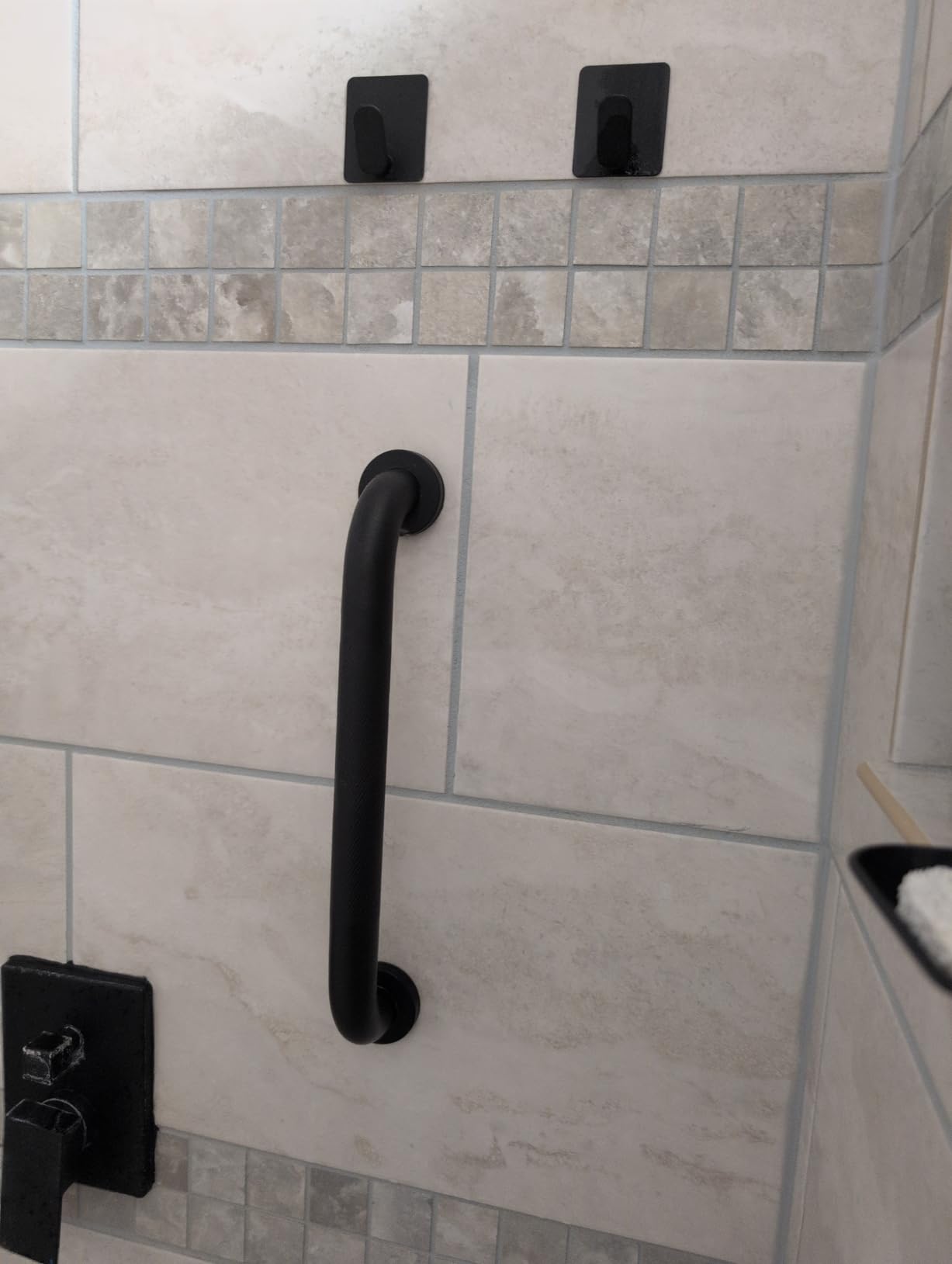 FANHAO 2 Pack Shower Grab Bar, 16 Inch Stainless Steel Bathroom Grab Bar with Anti-Slip Knurled Grip, Shower Handle Bath Handle, Safety Bars for Shower Chair Bench, Senior, Elderly, Handicap customer photo 2