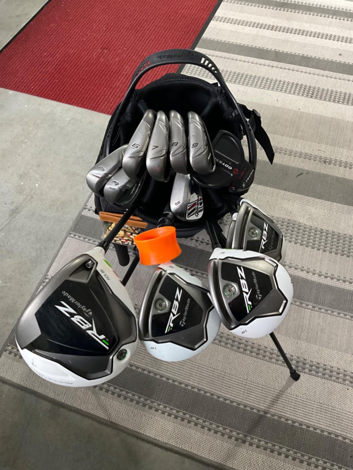 TaylorMade Pro Stand Bag Lightweight Ideal for Carrying or Push Cart customer photo 1