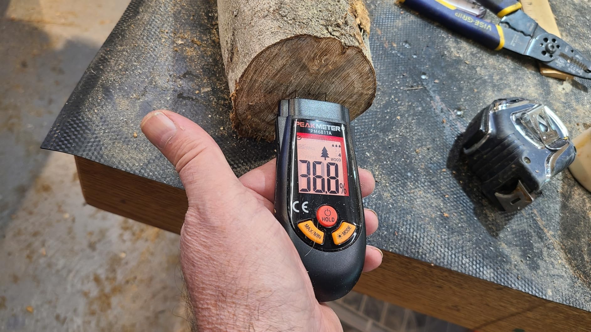 Wood Moisture Meter, with Battery and LCD Display, Suitable for Quick Determination of Moisture Content of Many Types of logs, Paper, Plywood, Plaster Walls, Floor coverings customer photo 1