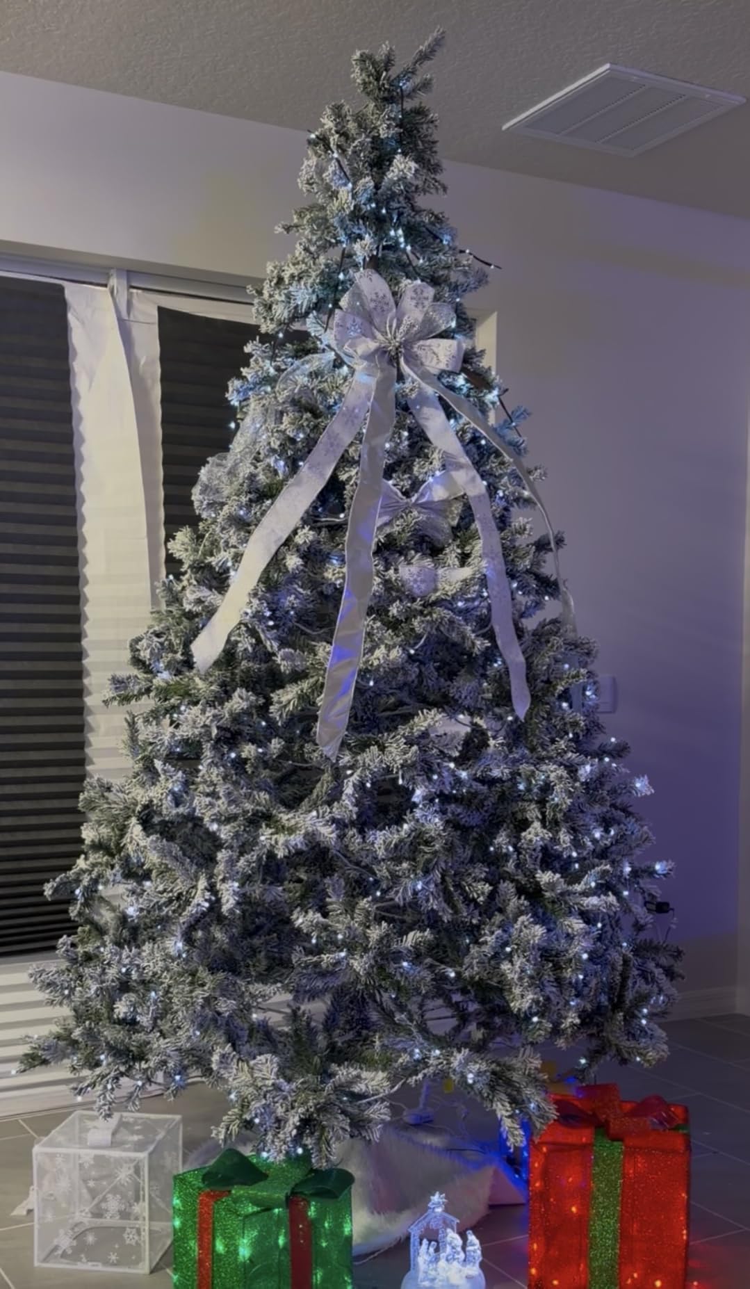 HikooLSS Christmas Tree Storage Bag 12 Ft Tall Tree Container Heavy Duty | Oxford Dual Mesh Pockets, Moistureproof, Extra Large Christmas Tree Box for Big Xmas Tree Wide Opening Red (65X23X27in) customer photo 1
