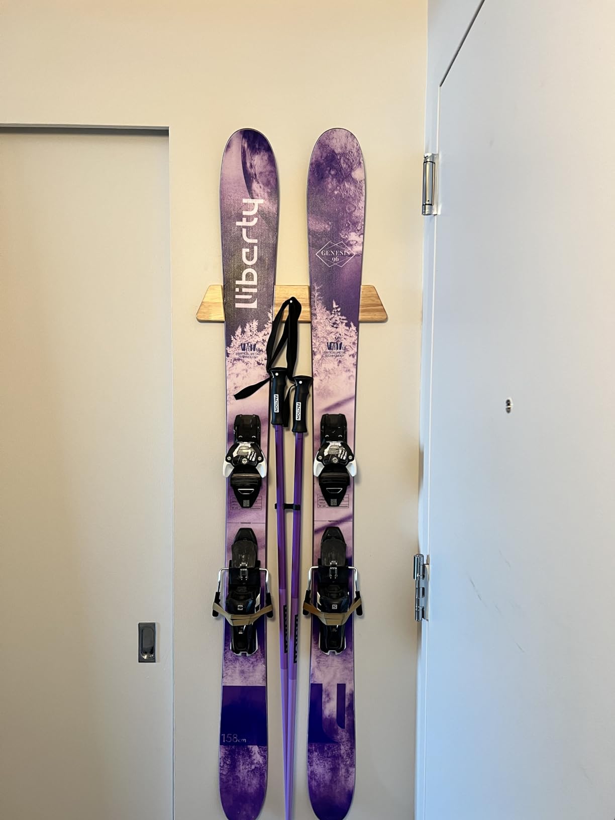 StoreYourBoard Horizontal Wood Ski Rack Wall Mount - Heavy Duty Ski Wall Mount Organizer, Space-Saving Ski Holders for Wall Display, Durable Skis Rack for Garage, Home or Cabin - Natural Wood (Medium) customer photo 1