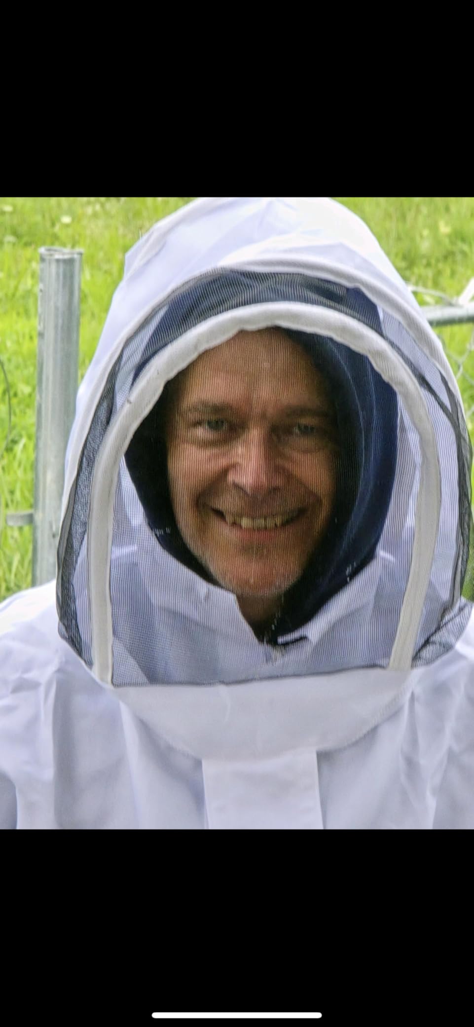Sting Proof Bee Suit Full Body with Ventilated Hood & Gloves M | Polycotton Unisex Beekeeping Suit for Men & Women customer photo 1