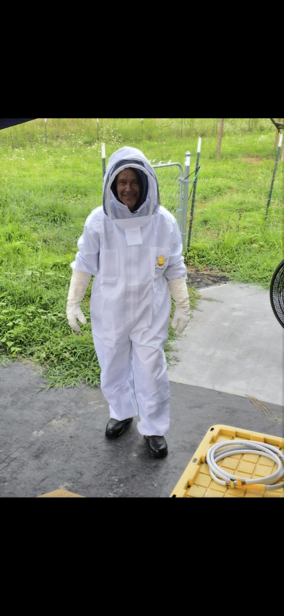 Sting Proof Bee Suit Full Body with Ventilated Hood & Gloves M | Polycotton Unisex Beekeeping Suit for Men & Women customer photo 2