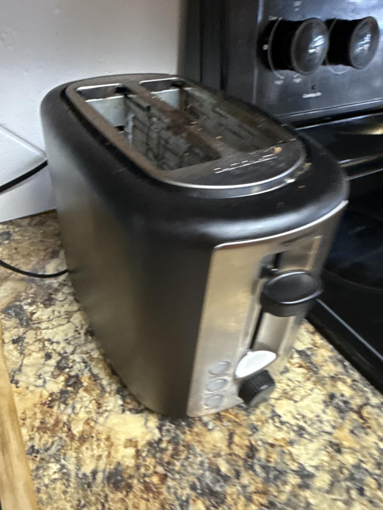 Amazon Basics 4 Slice Toaster, 7 Browning Settings, Extra Wide Slots for Bagels and Specialty Breads, Removable Crumb Tray, Cancel/Defrost/Bagel Buttons, 1500W, Black & Silver customer photo 1