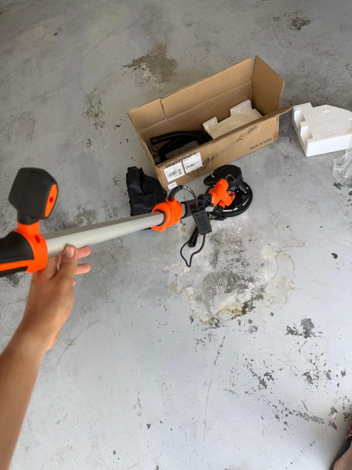 Drywall Sander, 1000W Popcorn Ceiling Removal Tool, Automatic Drywall Sander with Vacuum Dust Collection, LED Light, 6 Variable Speed 800-2200RPM, Foldable & Extendable Handle, 15Pcs Sanding Discs customer photo 1