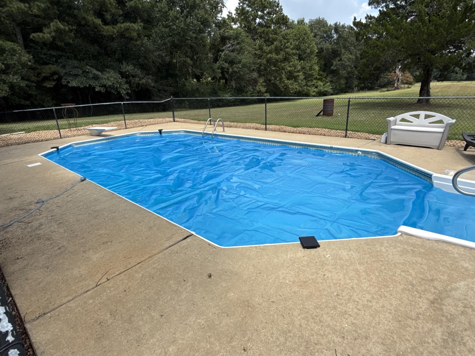 VEVOR Solar Pool Cover, 32 x 16 ft Rectangle Solar Cover 12 mil for Pools, Inground Above Ground Swimming Pool Solar Blanket with Bubble, Heat Retaining Solar Covers Blue customer photo 1
