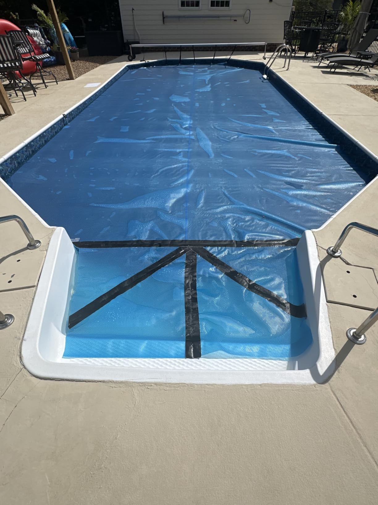 VEVOR Solar Pool Cover, 32 x 16 ft Rectangle Solar Cover 12 mil for Pools, Inground Above Ground Swimming Pool Solar Blanket with Bubble, Heat Retaining Solar Covers Blue customer photo 2